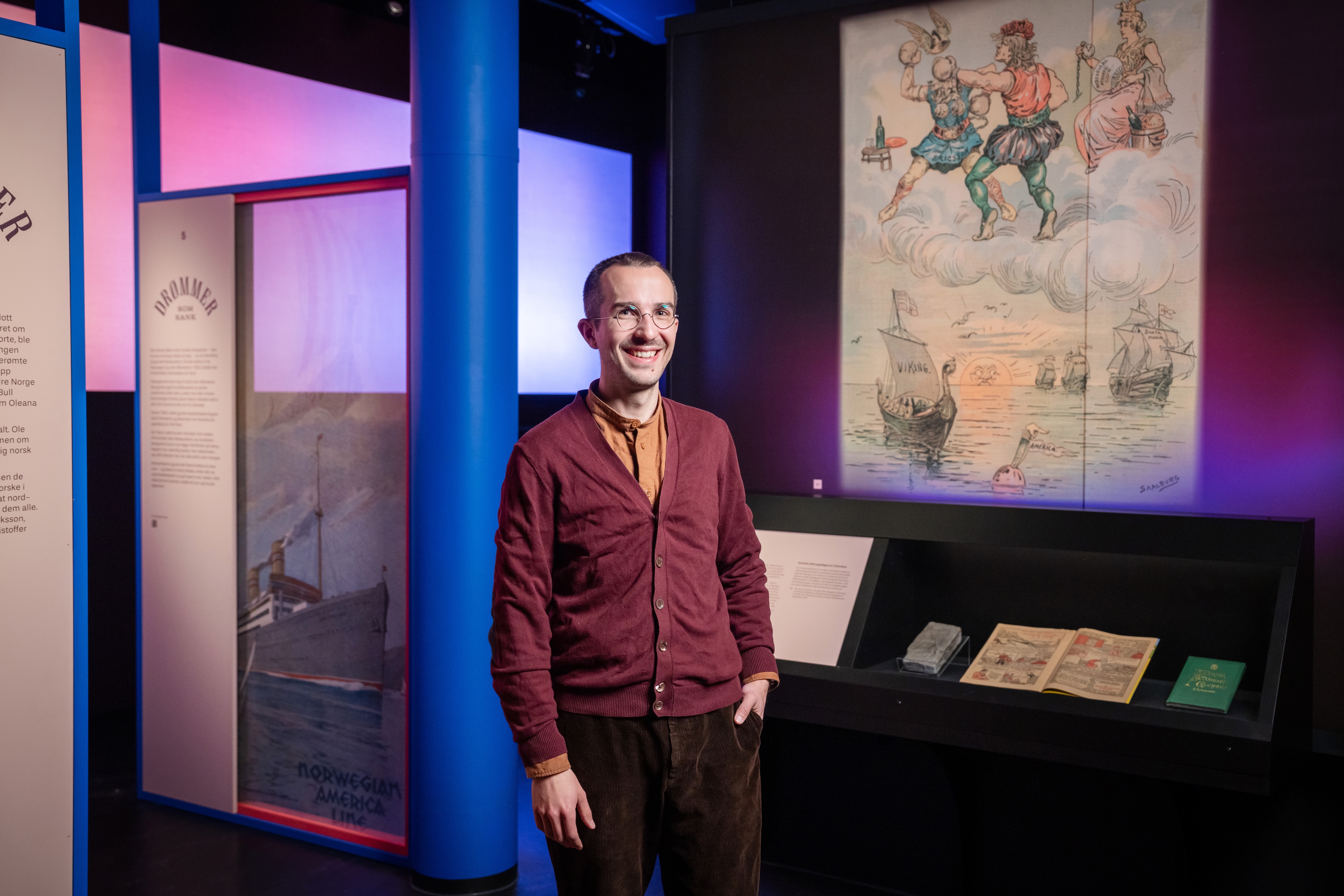 Henrik Olav Mathiesen er fagansvarleg for utstillinga «Rett vest. Drømmen om et bedre liv i Amerika». Foto: Gorm K. Gaare / Nasjonalbiblioteket