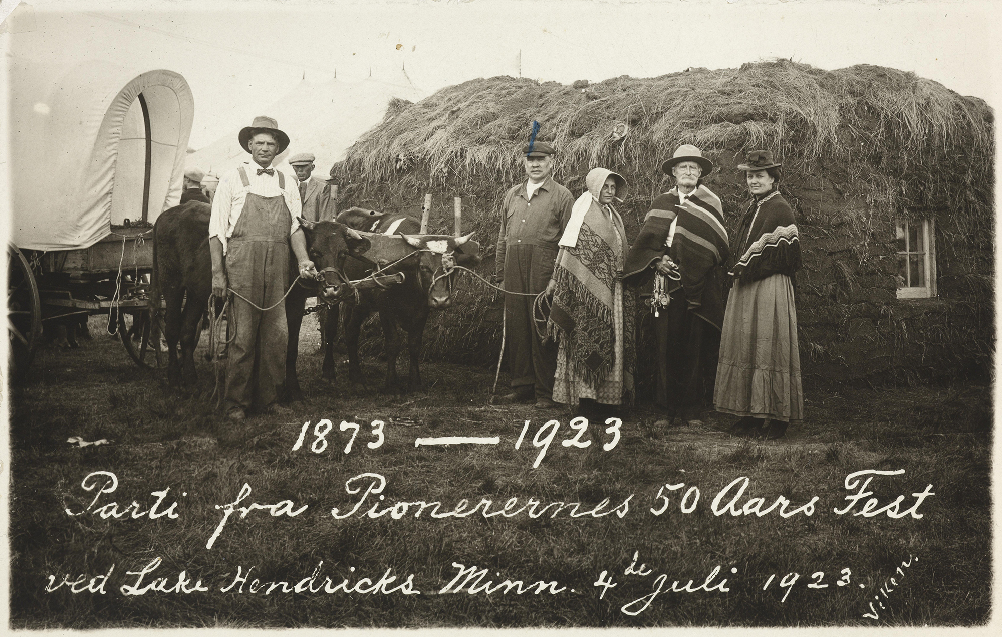 Norske innvandrarar i Minnesota feirar den amerikanske nasjonaldagen 4. juli 1923. Foto: Nasjonalbiblioteket