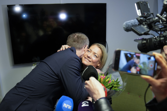 Sandra Borch (Sp) er den siste i rekkja av kjente politikarar som har gått av etter ein politisk skandale. Foto: Fredrik Varfjell / NTB/NPK