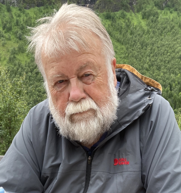 Forfattar Gunnar Grytås er aktuell med boka "Kraftkommunar flyttar ikkje til Sveits". Foto: Orkana Forlag