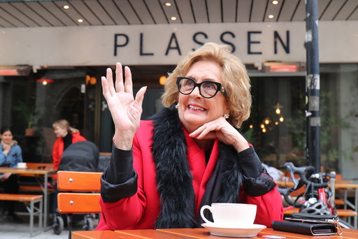 Trude Drevland er ikkje som andre pensjonistar og lever eit travelt og synleg liv. Foto: Eli Strand / NPK 