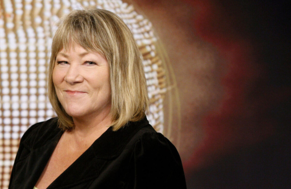 Se tildelingen av Riksmålsforbundets mediepriser 2026: Annette Groth (bildet) har samtale med de tre prisvinnerne Torbjørn Røe Isaksen, Espen Aas og Sanna Sarromaa.