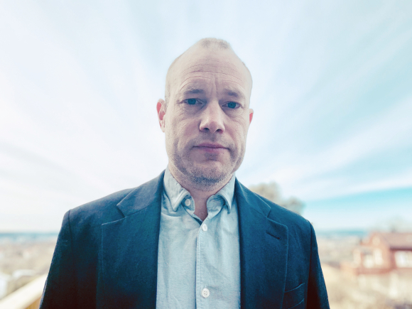 Professor i økonomisk historie, Espen Ekberg ser at DNBs historie gjentar seg. Foto: Erik Skjøld-Ekberg