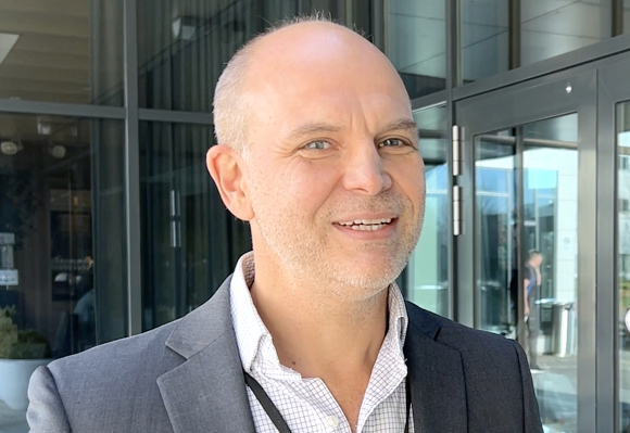 Jørgen Botnan i Nasjonal Sikkerhetsmyndighet mener mobilpraksisen antagelig er det største sårbarhetsproblemet i norske virksomheter. Foto: OBM